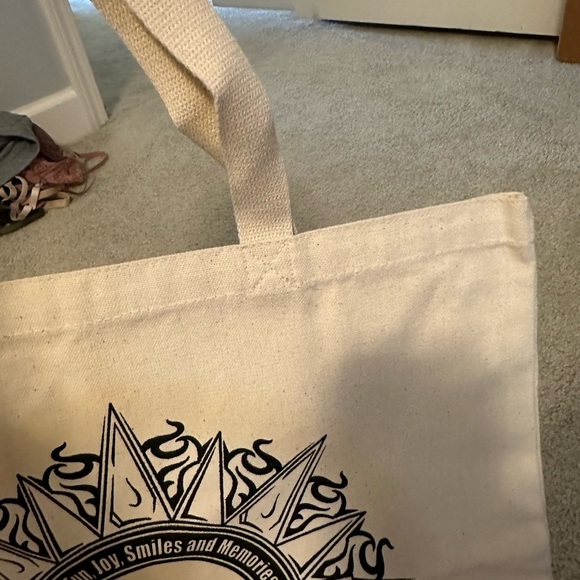 Bundle of 3 Color changing totes - Picture 9 of 12